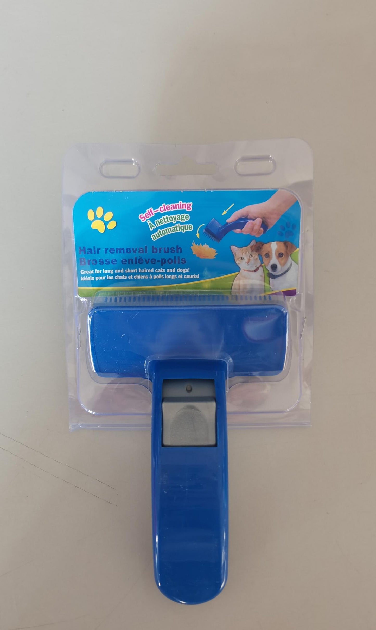 The self-cleaning dog brush is the perfect solution for pet owners who want to keep their dog looking and feeling their best. The brush removes loose hair, dirt, and tangles with ease. Its self-cleaning technology makes hair removal from the brush quick and easy. Its ergonomic design makes brushing a breeze, giving your dog a comfortable grooming experience every time.